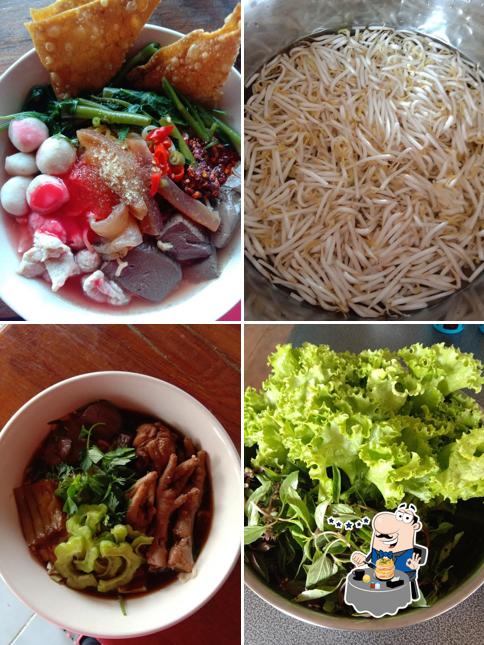 ก๋วยเตี๋ยวไก่มะระแม่ลำพัน