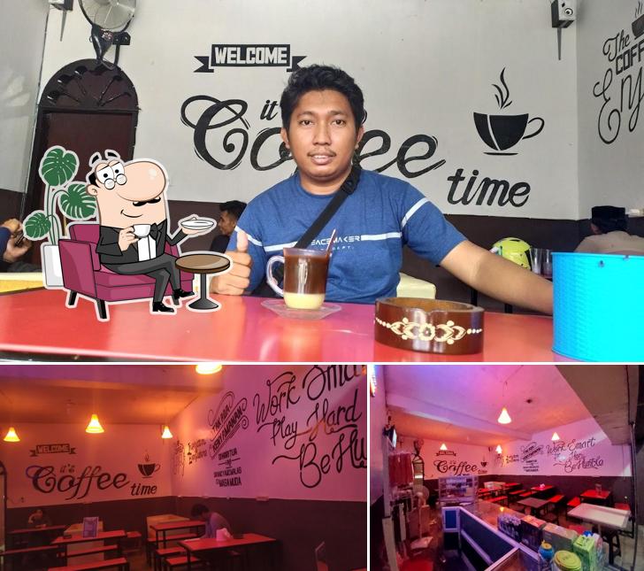 Omba Cafe & Cellular