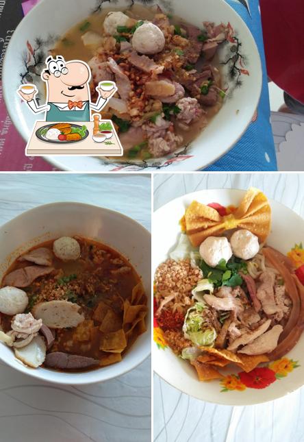ก๋วยเตี๋ยว หมูไก่ สารพัดแซ่บ สูตรดั่งเดิม