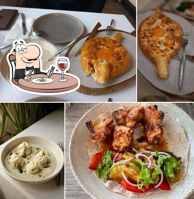 Хачапури в "Эларджи"