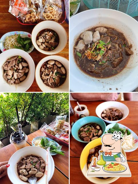 ก๋วยเตี๋ยวเรือแม่กลอง สูตรดั้งเดิม อ.บ่อทอง