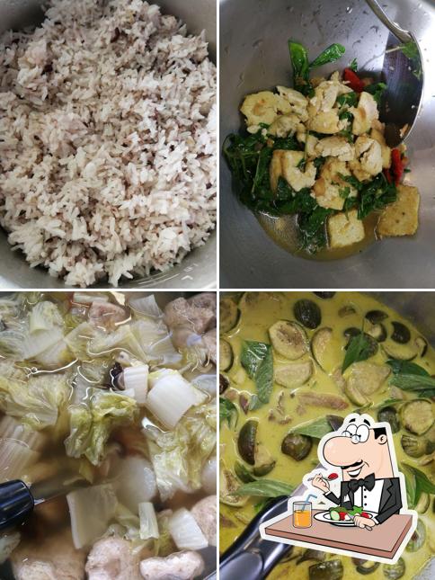 น้ำเต้าหู้ & ปุ้งกี๋ตระกูลถั่ว. ณ ตลาดโต้รุ่ง จ.กาฬสินธุ์