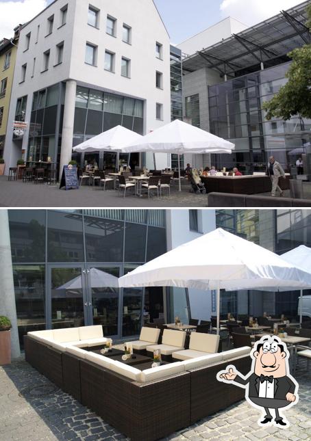 Standfest am Theater