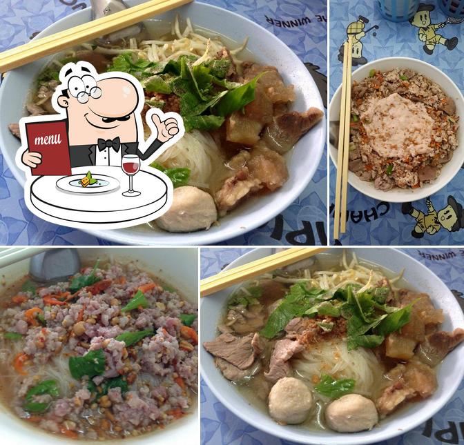 ร้านก๋วยเตี๋ยวเเม่ทัศนีย์ Suphan Buri