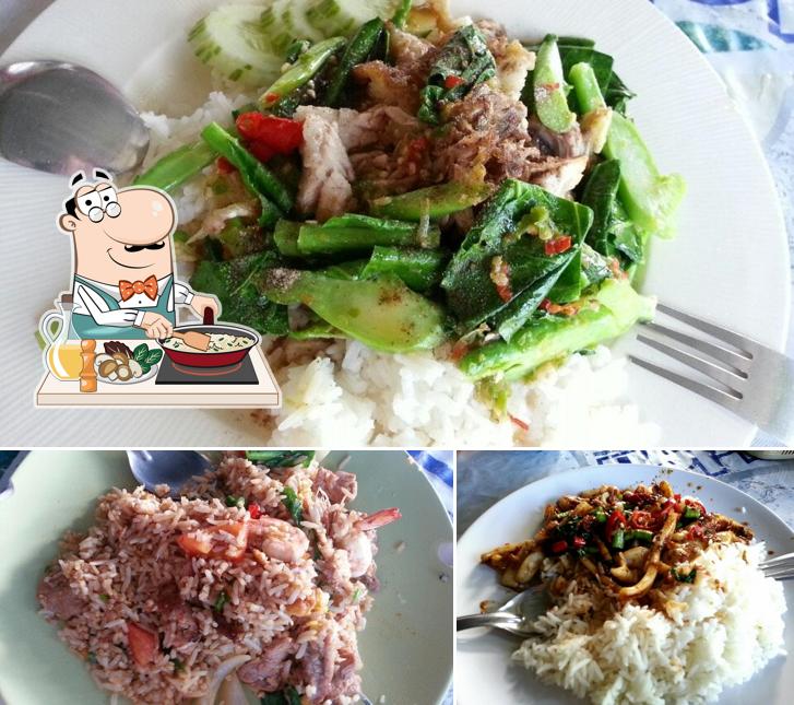 ครัวร่มมุด THAI FOOD (ตรงข้าม รพ.กรุงเทพ)