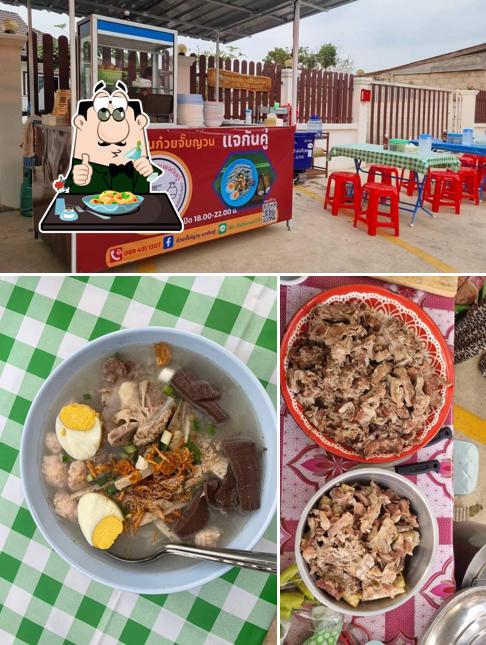 ก๋วยจั๊บญวนแจกันคู่