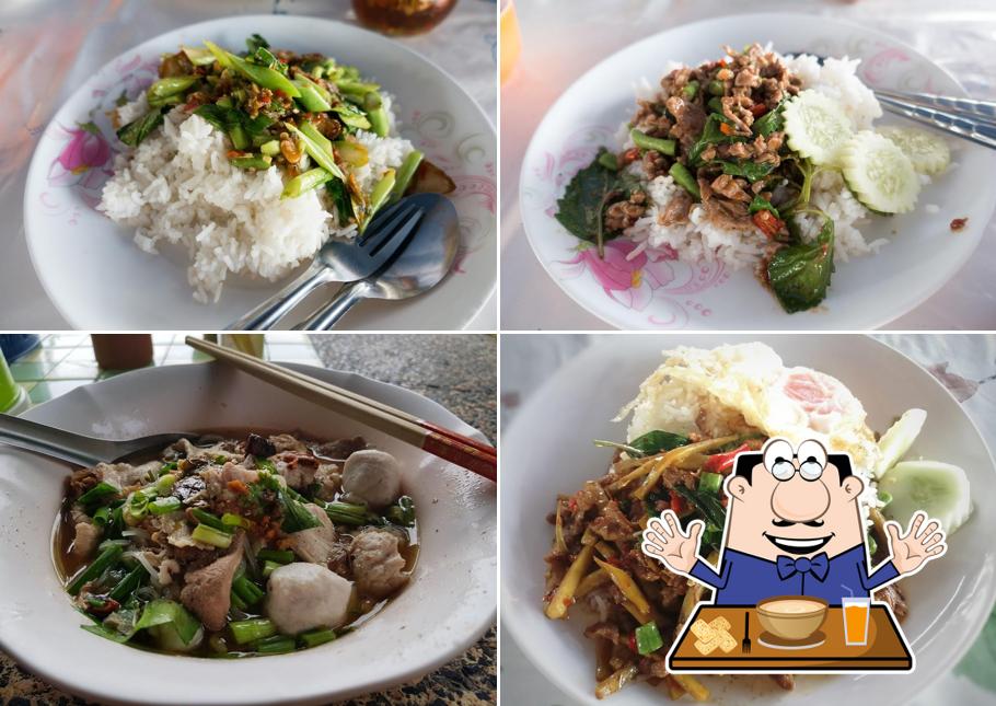 ร้านก๋วยเตี๋ยวเรือแม่มณี เจ้าเก่า