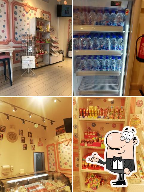 Munch Bakery‎