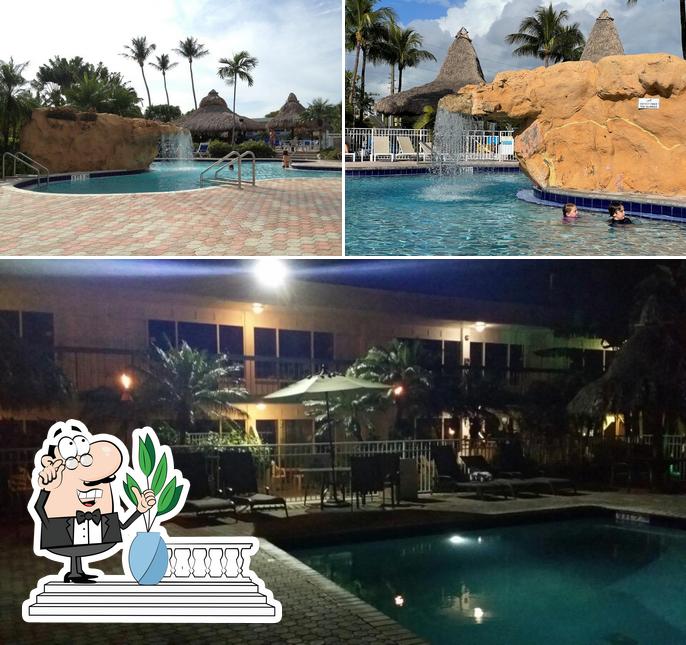 Holiday inn pool bar