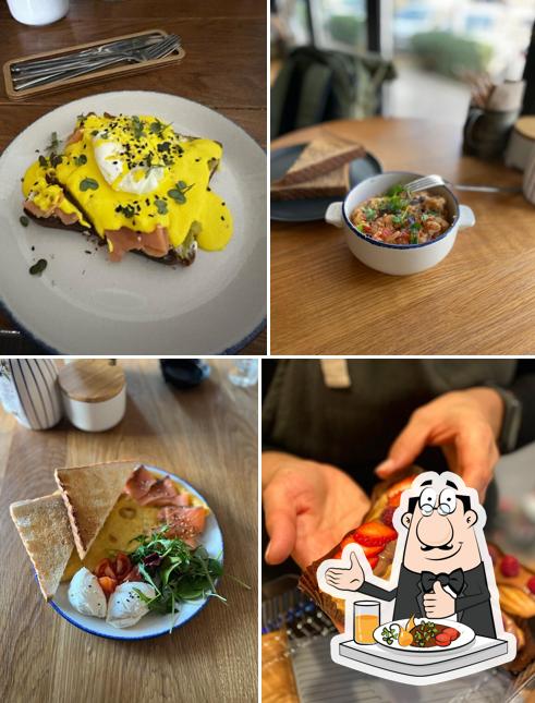 Яйца бенедикт в "1930 Coffee Company"