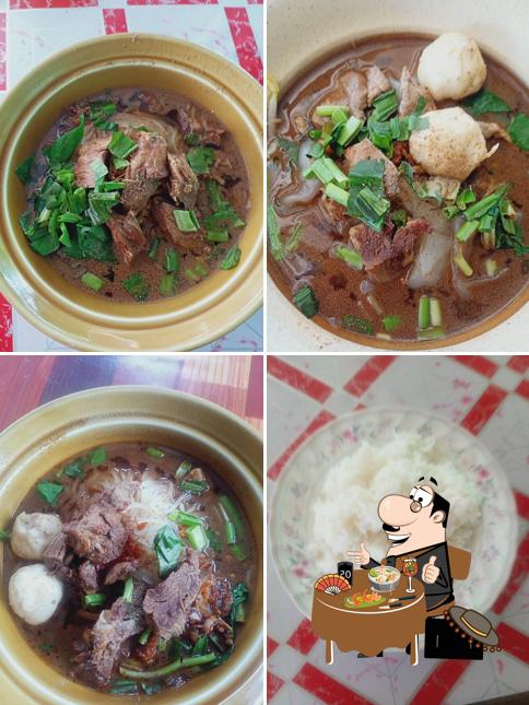 ตาตี๋เตี๋ยวเรือหมูตุ๋น