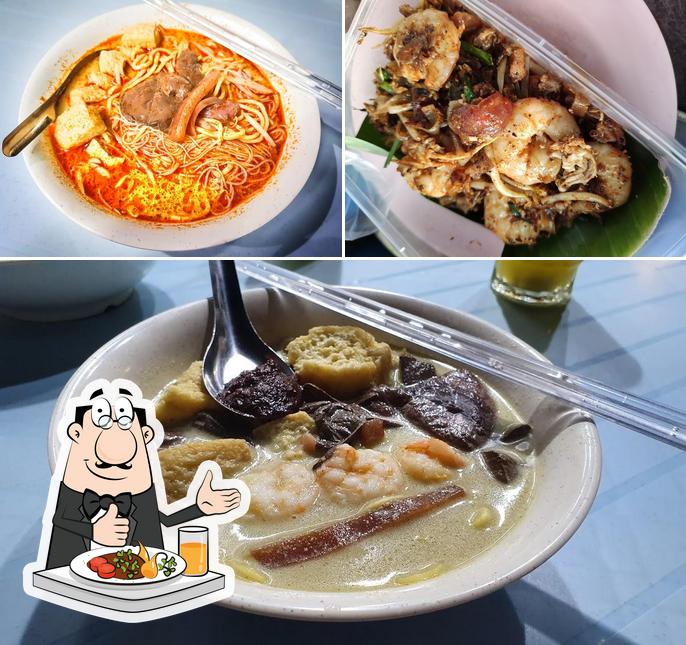 Duck Blood Curry Mee