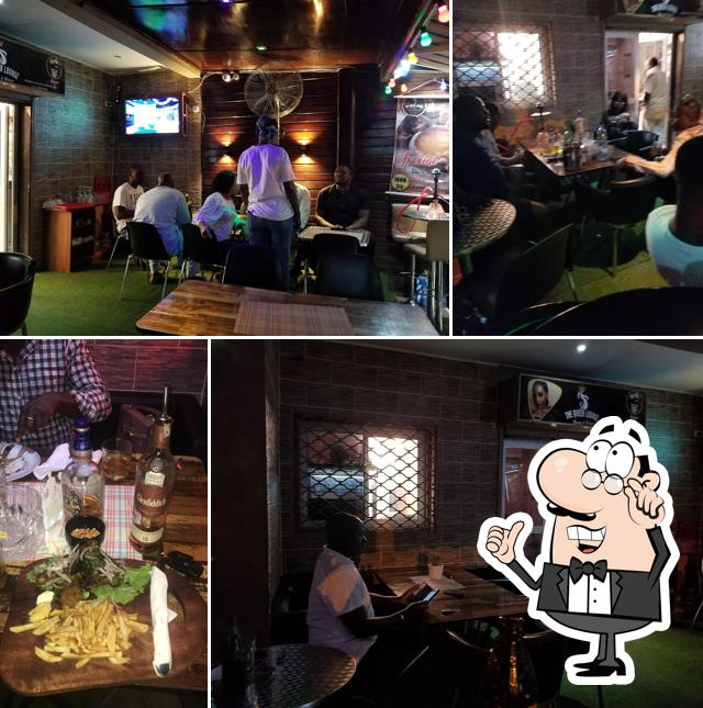 THE QUEEN LOUNGE