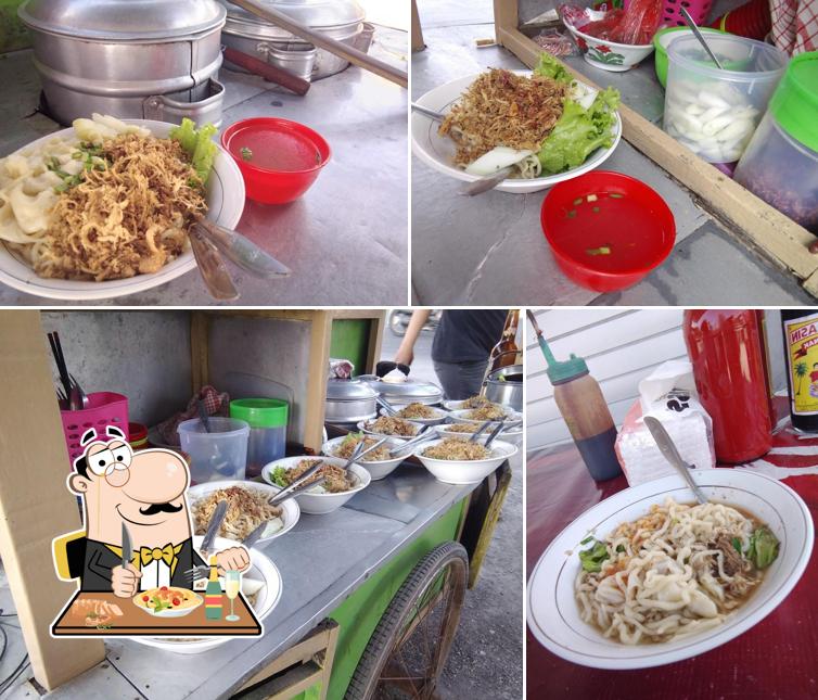 Bakso Arjuno, Pangsit Jakarta