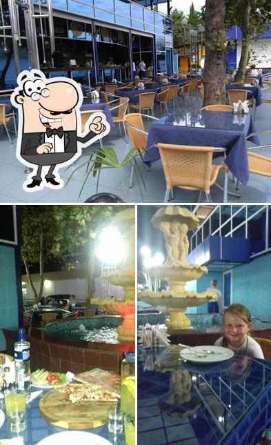 Посмотрите на внутренний интерьер "Гранда Пицца"