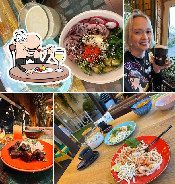 Еда в "Pho bar"