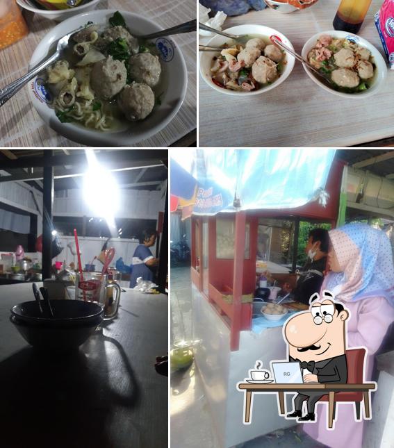 Bakso Kikil & Mie Ayam "Kali Stom"