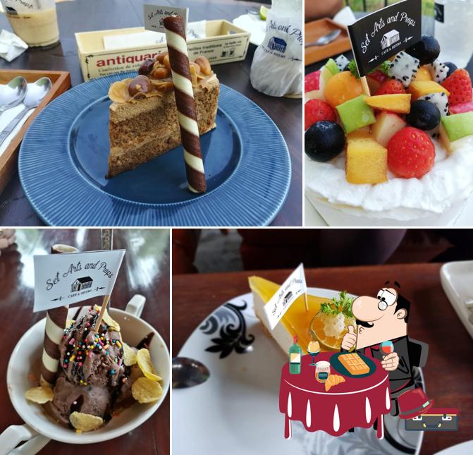 Set Arts and Props Cafe & Bistro คาเฟ่และอาหาร