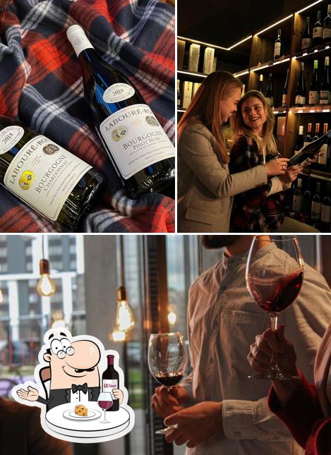 Приятно насладиться бокалом вина в "Wine&Co"