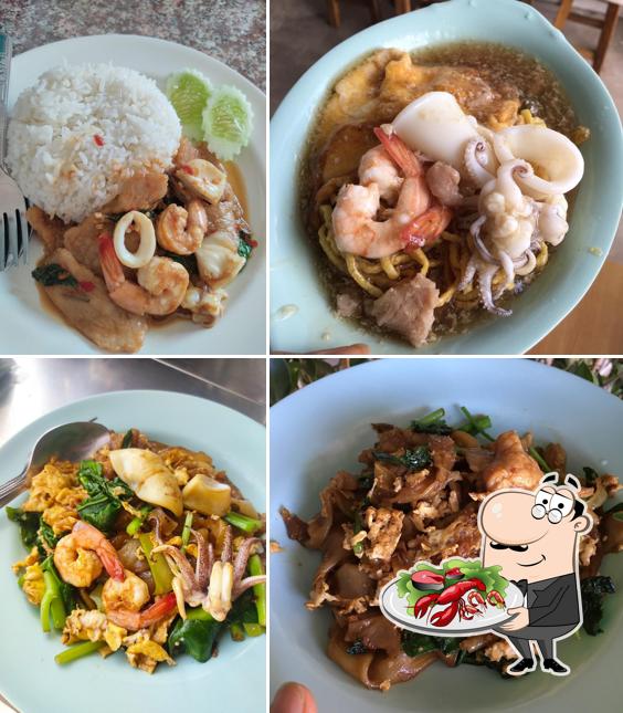 ราดหน้า กะเพรา สมุทรสาคร