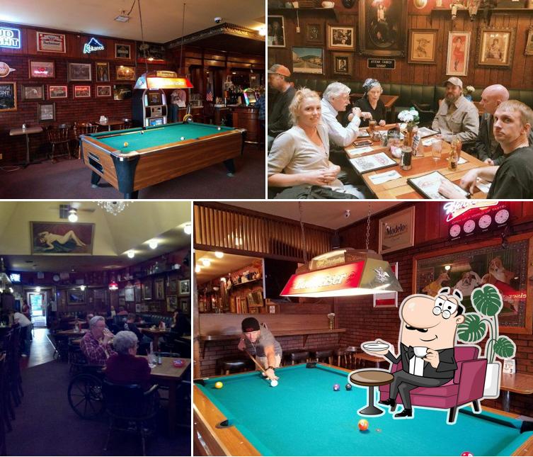 Acorn Saloon & Feeding Station