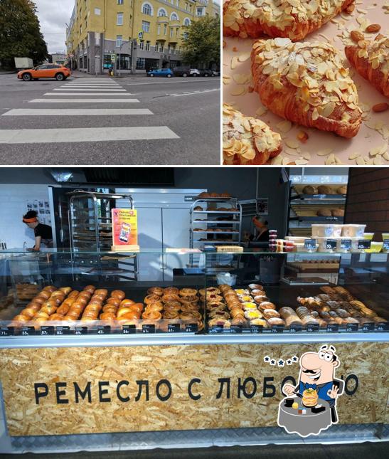 Посмотрите на это фото, где видны еда и внешнее оформление в Хлебник