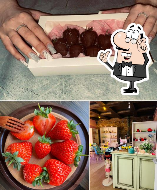 Клубничная девочка