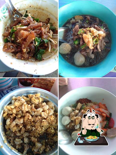 ป้าทัยก๋วยเตี๋ยวล้อมวง