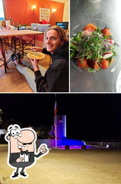 Les Pieds sous la table