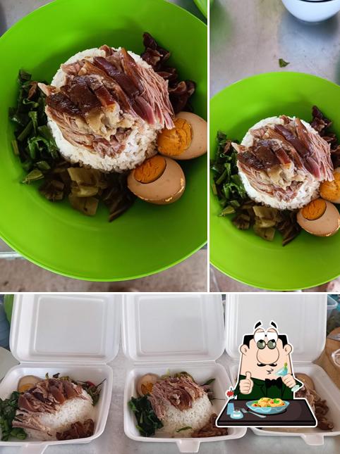 เฮียอุ๊ข้าวขาหมู ก๋วยเตี๋ยวหมู