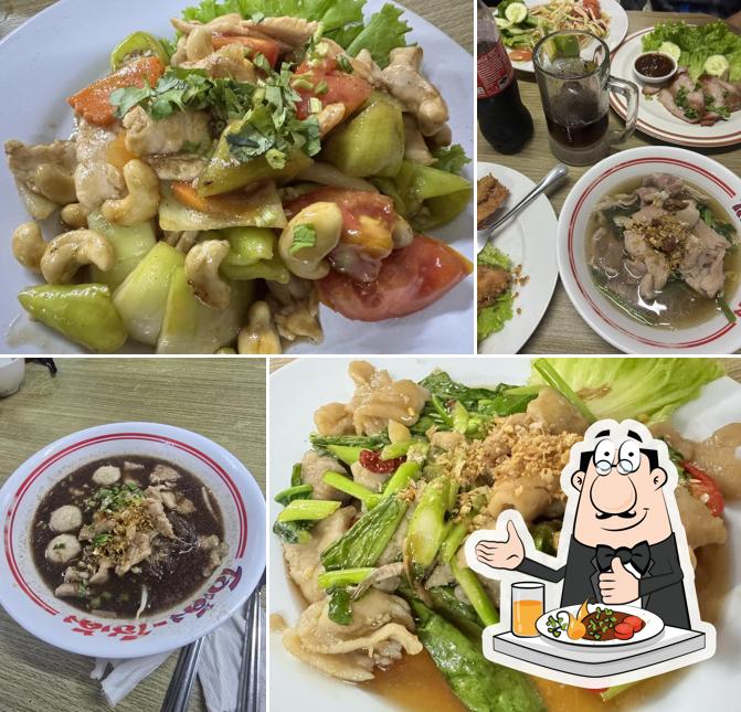 Boat & Teaw Restaurant