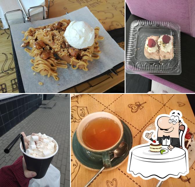 Закажите один из десертов в "Сладостях и радостях"