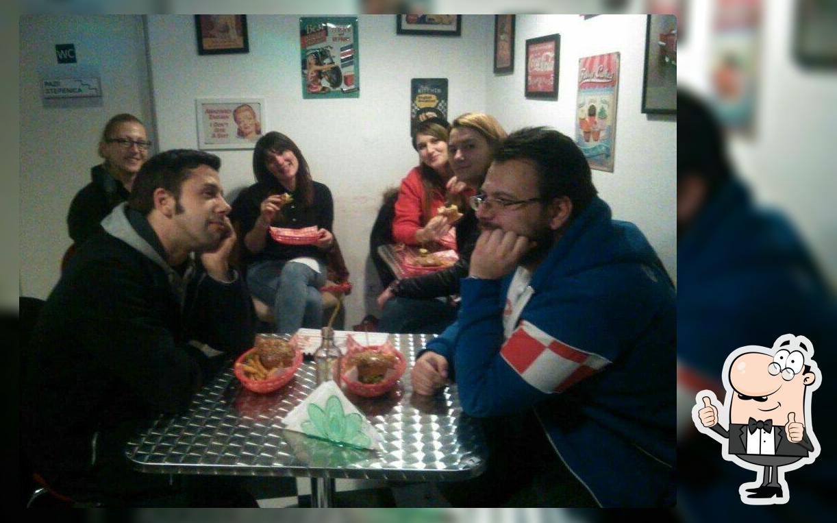 Nina's Diner