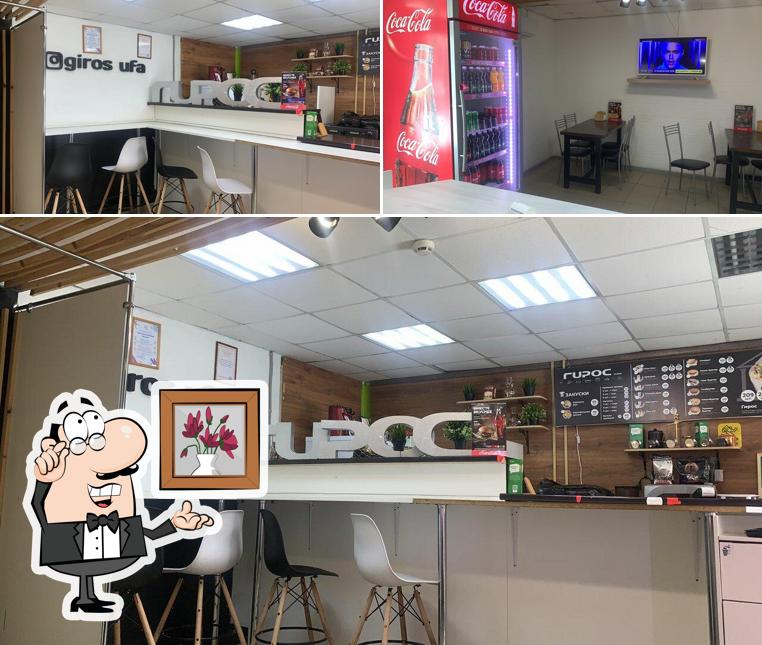 Посмотрите на внутренний интерьер "Супера гиро"