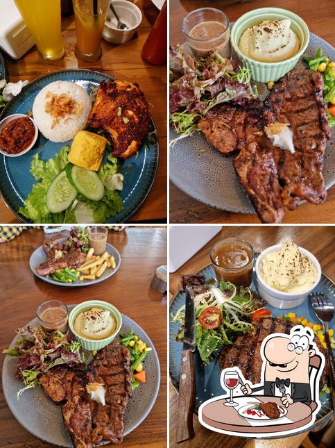 Pilar Kayu Resto