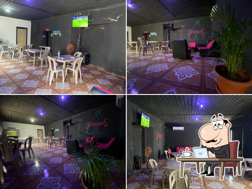 Las Jacarandas, Resto Bar