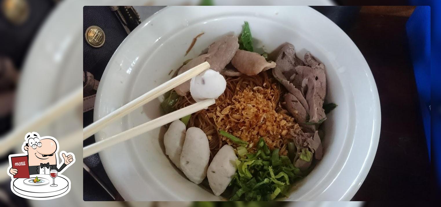 ก๋วยเตี๋ยวเรือหมู เจ๊งูเห่า