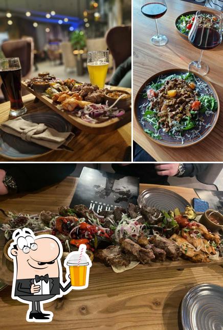 Насладитесь напитками из бара "Маяк"