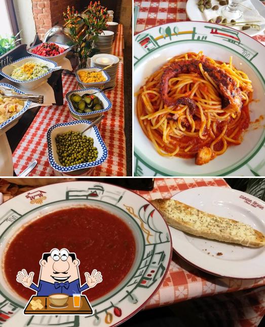 Еда в "Маме Рома"