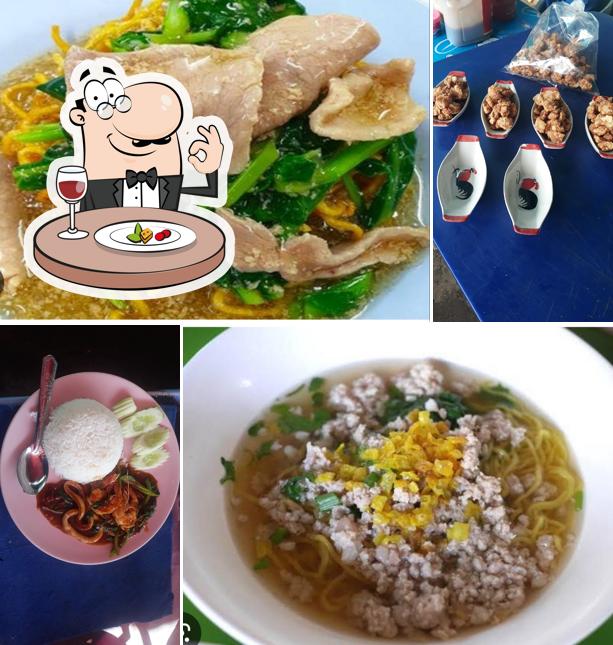 ร้านขายอาหารหลายอย่าง