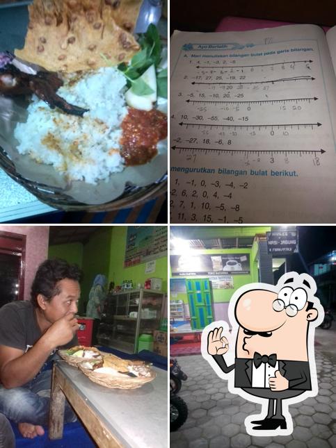 Warung Yu Warti