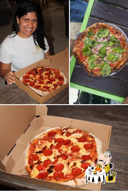 Pizza En Leña