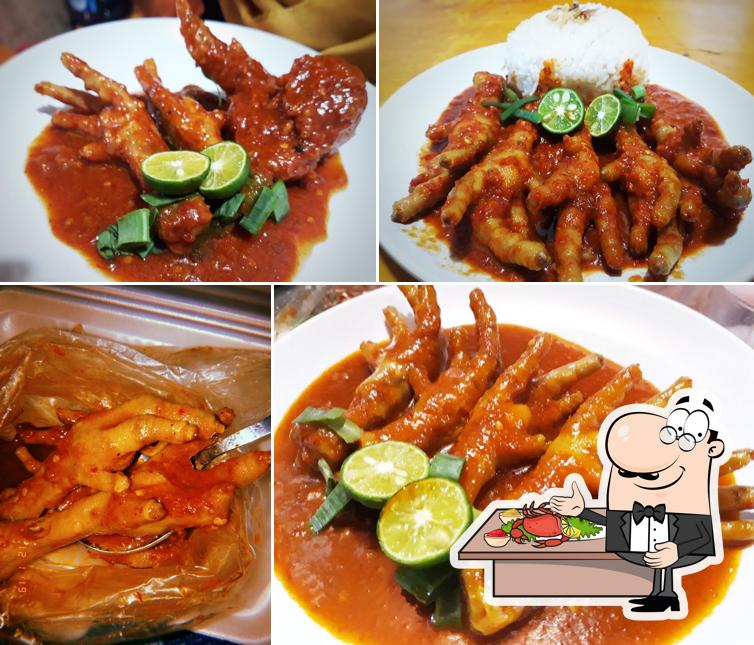 Ceker dan Baso Ma Empong