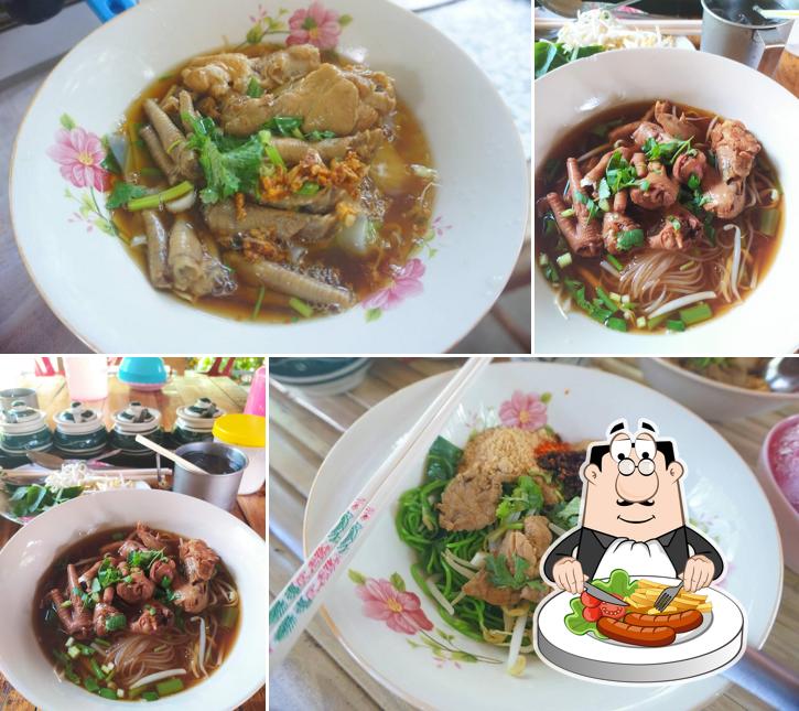 ‭ซุ้มสวนยาง ก๋วยเตี๋ยวไก่ มะระ