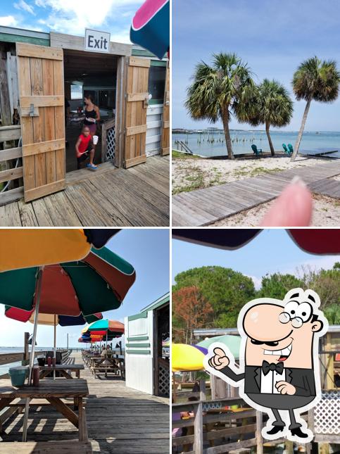 Dewey Destin's Seafood Restaurant