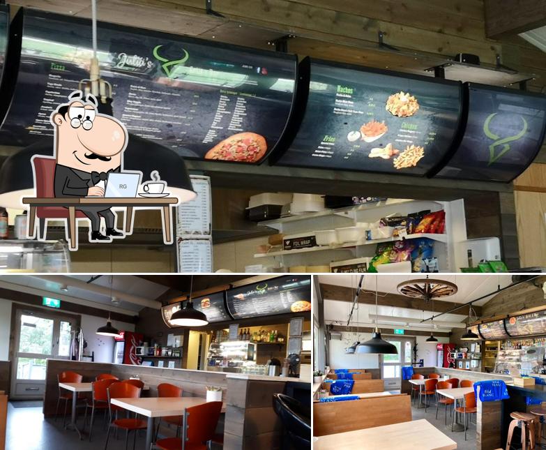 Julia's Grill & Bar
