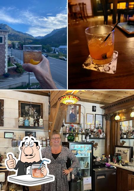 Cahoots Tavern