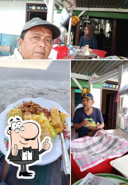 Warung nasi kuning