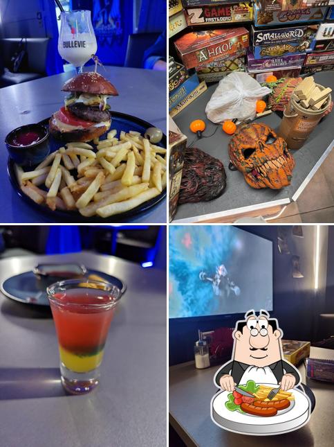 Блюда в "Кафе-клубе Папа Вейдер"