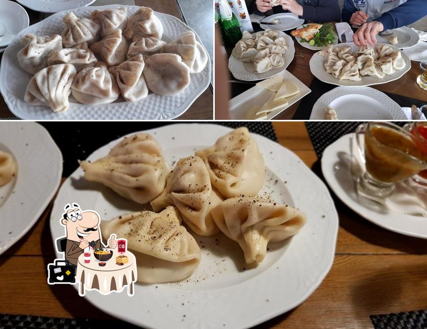 Блюда в "Хинкальной"